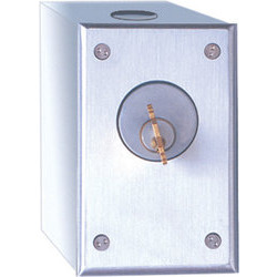 Camden Surface Mount Key Switch, SPST Momentario Normally Open